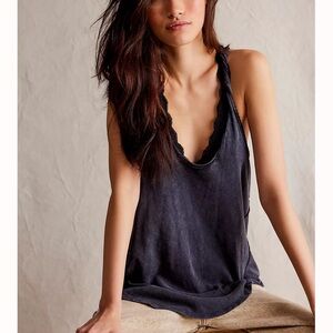 We the Free Tank size small